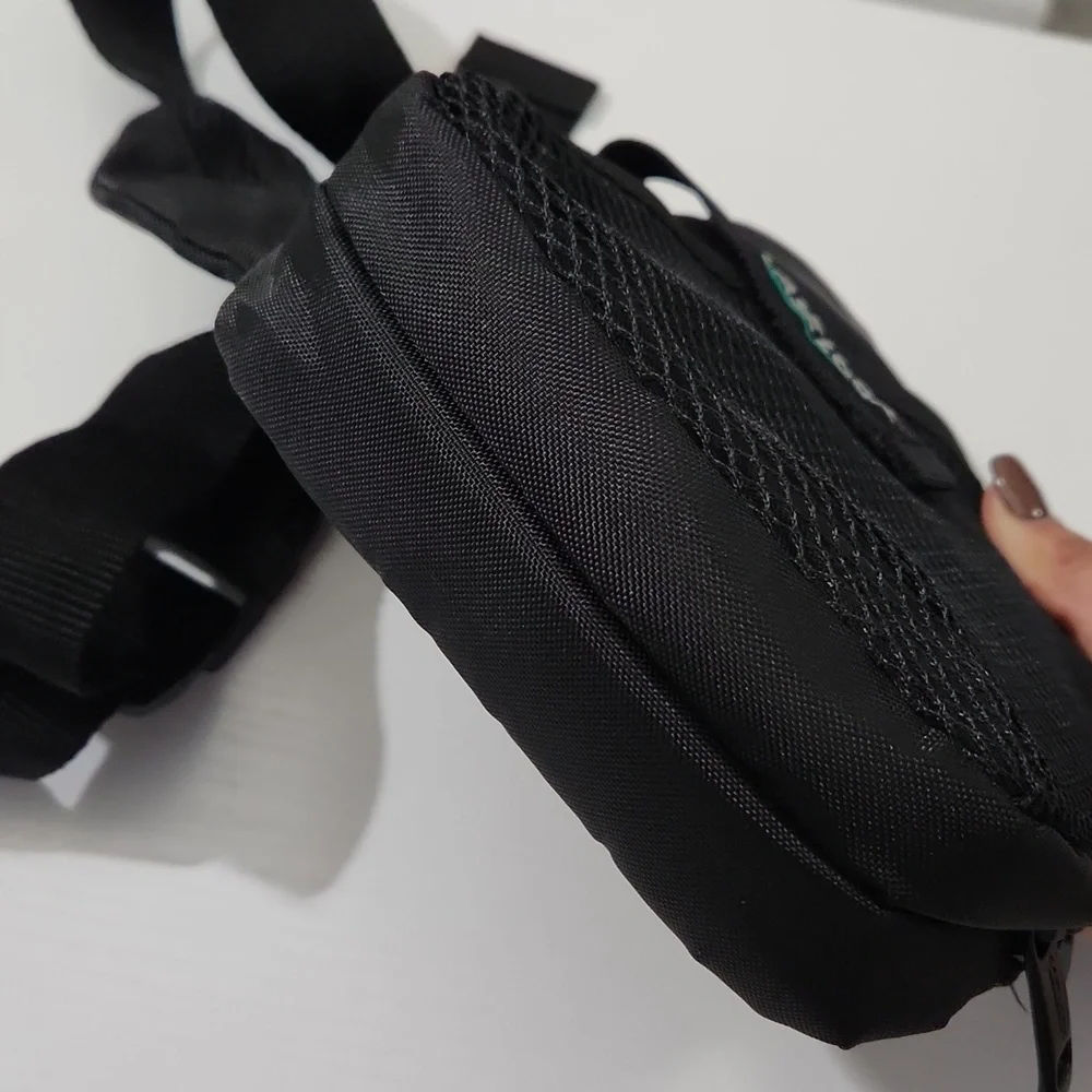 NWOT Case Logic fanny pack - Picture 9 of 11